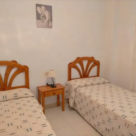 Apartamento En 1ª Línea Con Piscina. Edificio Albatros Ii *