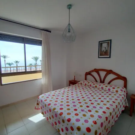 Apartamento En 1ª Línea Con Piscina. Edificio Albatros Ii