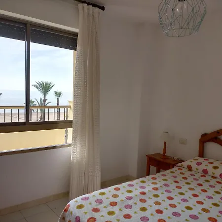 Apartamento En 1ª Línea Con Piscina. Edificio Albatros Ii *