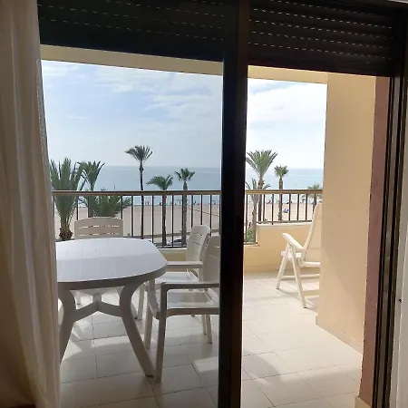 Apartamento En 1ª Línea Con Piscina. Edificio Albatros Ii