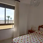 アパート En 1ª Linea Con Piscina. Edificio Albatros Ii *